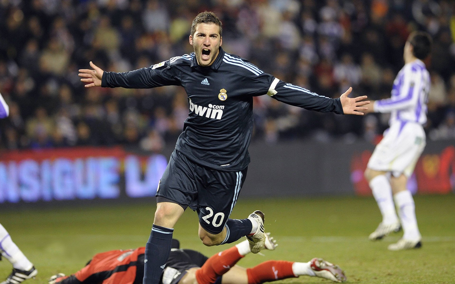 米兰体育中国官网-球迷狂欢：全球范围内的足球主题节日，足球球迷基本知识  第4张